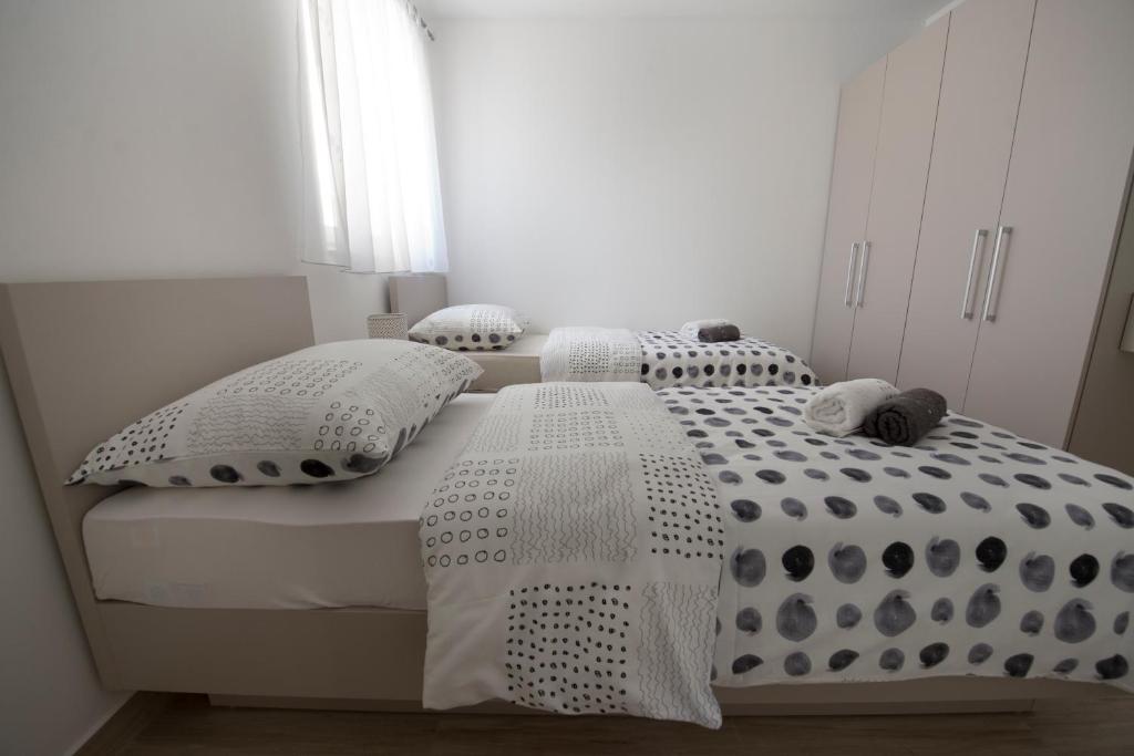 Postel nebo postele na pokoji v ubytování Apartments Bonus and private parking
