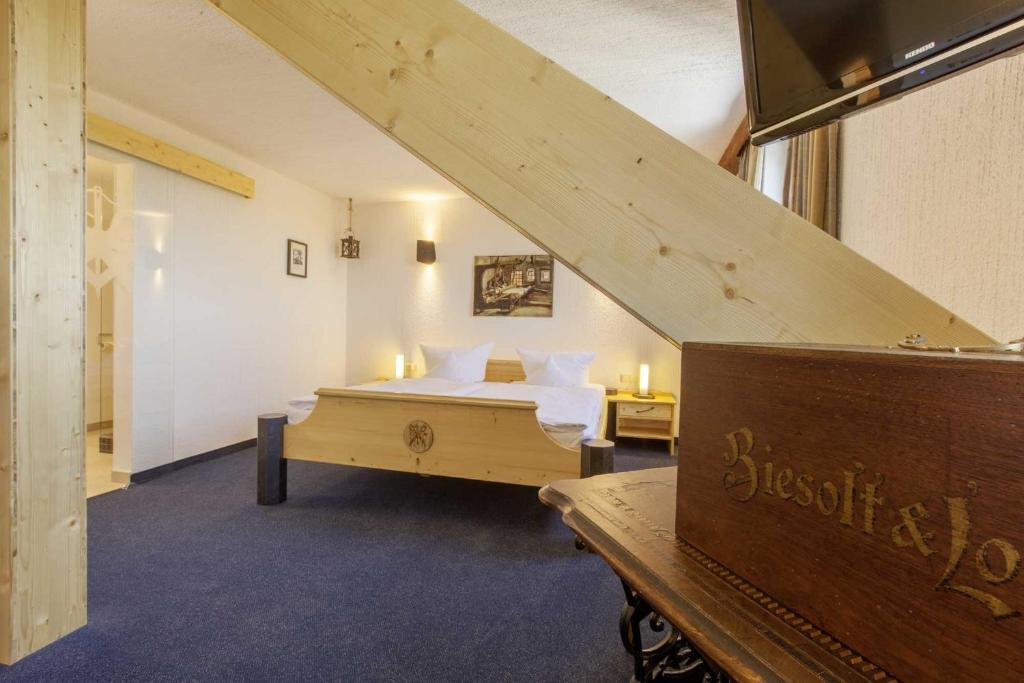 Postel nebo postele na pokoji v ubytování Burghotel Stolpen