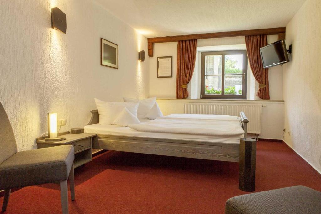Postel nebo postele na pokoji v ubytování Burghotel Stolpen