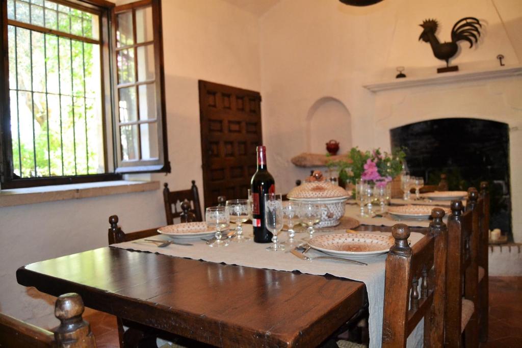 Nápoje v ubytování Masia Sitges Mas Peirot Geniune Farmhouse 20 min walk from beaches 60 Heactares of Wine Fields Garden AC Until 18 people