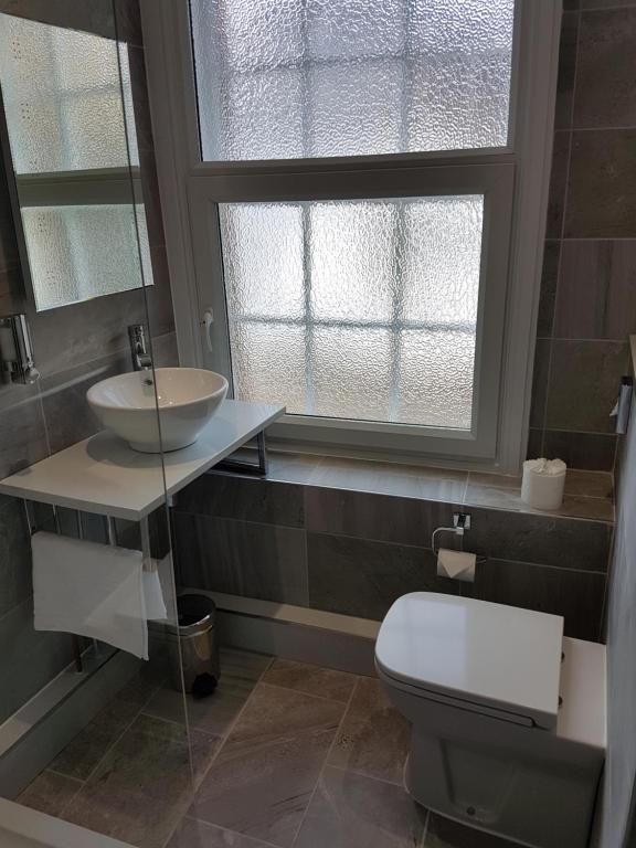 Lil's On The Waterfront - Deluxe Double Room