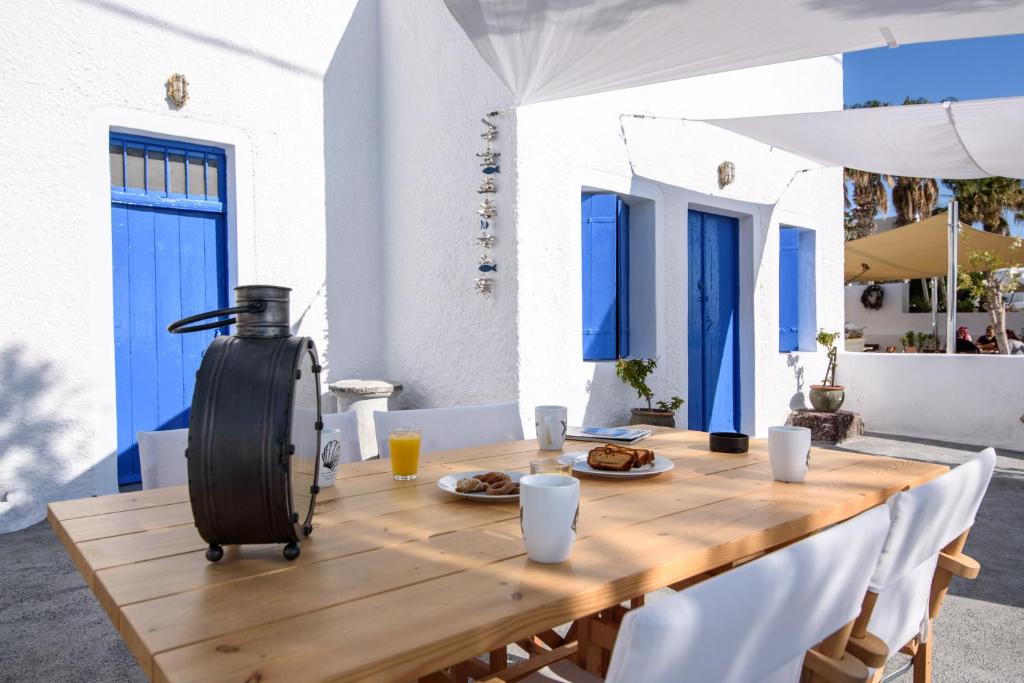Afbeelding uit fotogalerij van Santorini Crystal Blue Boutique Hotel in Kamari