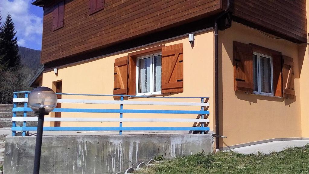 Budova, kde se apartmán nachází