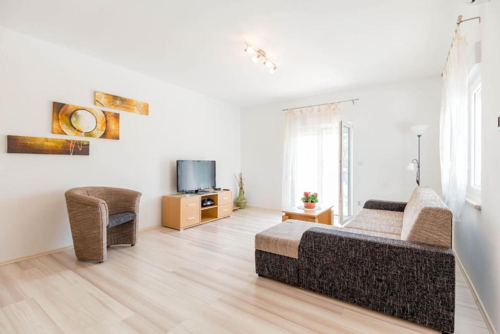 Televízia a/alebo spoločenská miestnosť v ubytovaní Apartment Natalia