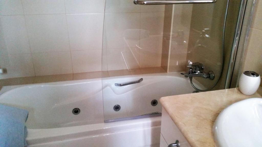 Apartamento Valle Golf Resort - Jacuzzi privado en la habitación en Baños y Mendigo