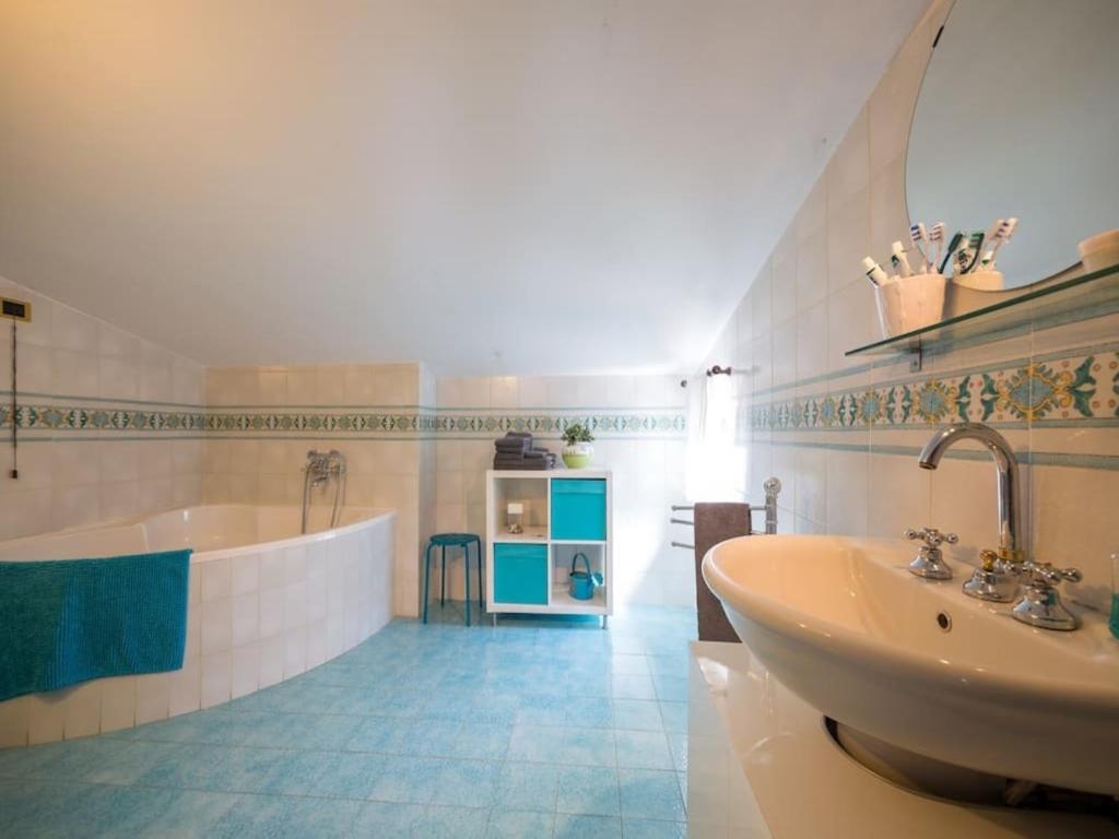 A bathroom at Vacanze al Mare Patrizia's Sweet Home