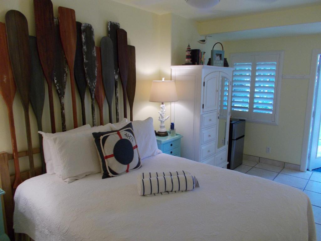 Letto o letti in una camera di Kona Kai Resort and Gallery