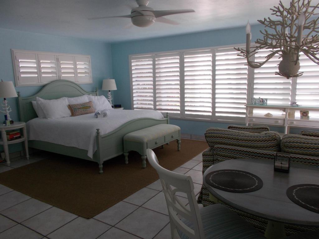 Letto o letti in una camera di Kona Kai Resort and Gallery