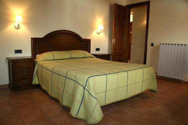 Posteľ alebo postele v izbe v ubytovaní Apartamentos Les Picardes