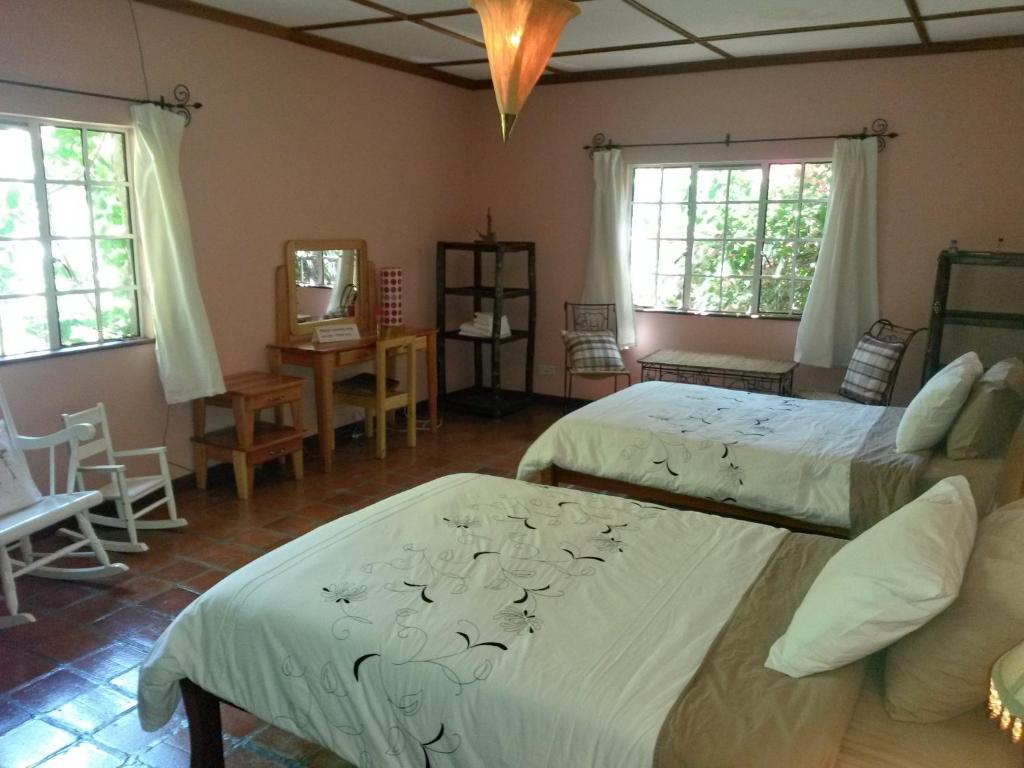 Postel nebo postele na pokoji v ubytování Mwanzo Lodge