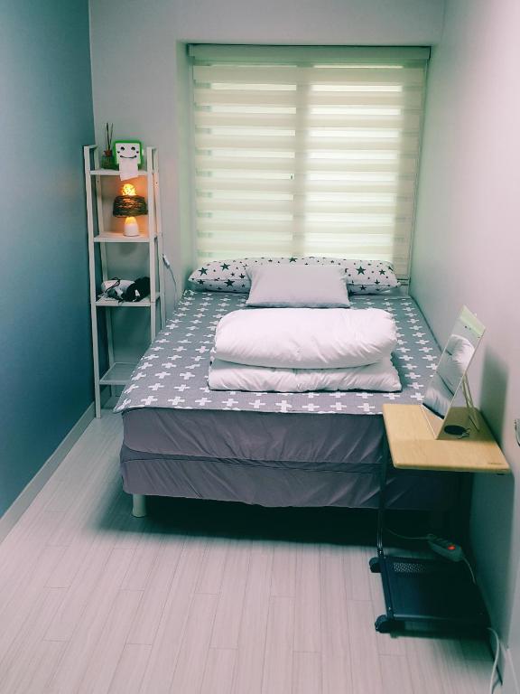 Postel nebo postele na pokoji v ubytování Cobe Guesthouse Dongdaemun