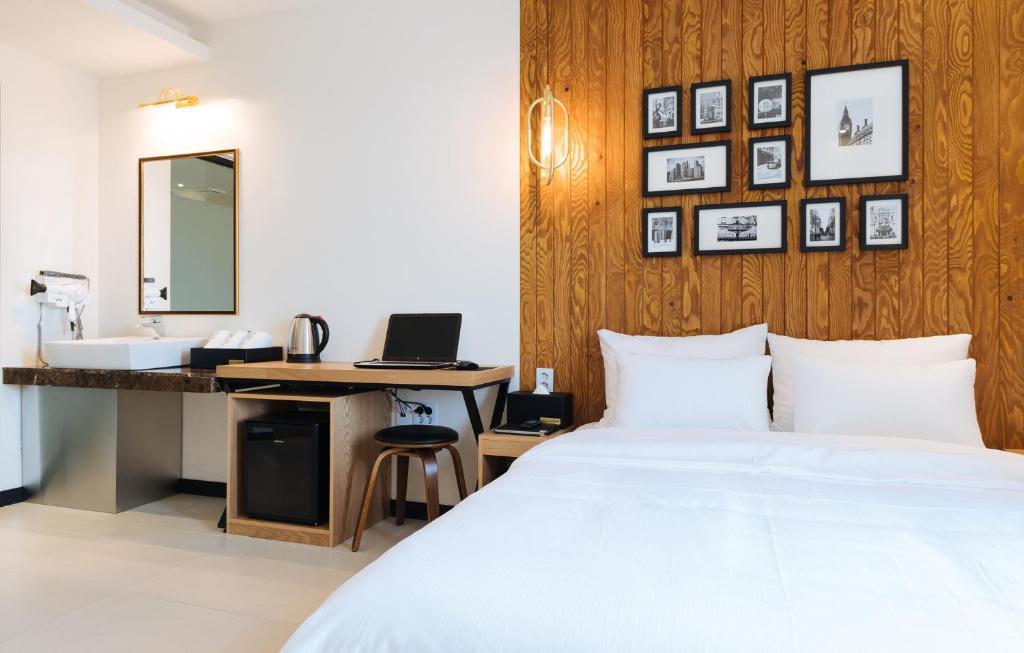 Postel nebo postele na pokoji v ubytování Boutique Hotel XYM Pyeongtaek