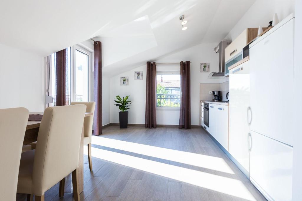 Kuchyň nebo kuchyňský kout v ubytování Apartment Marko
