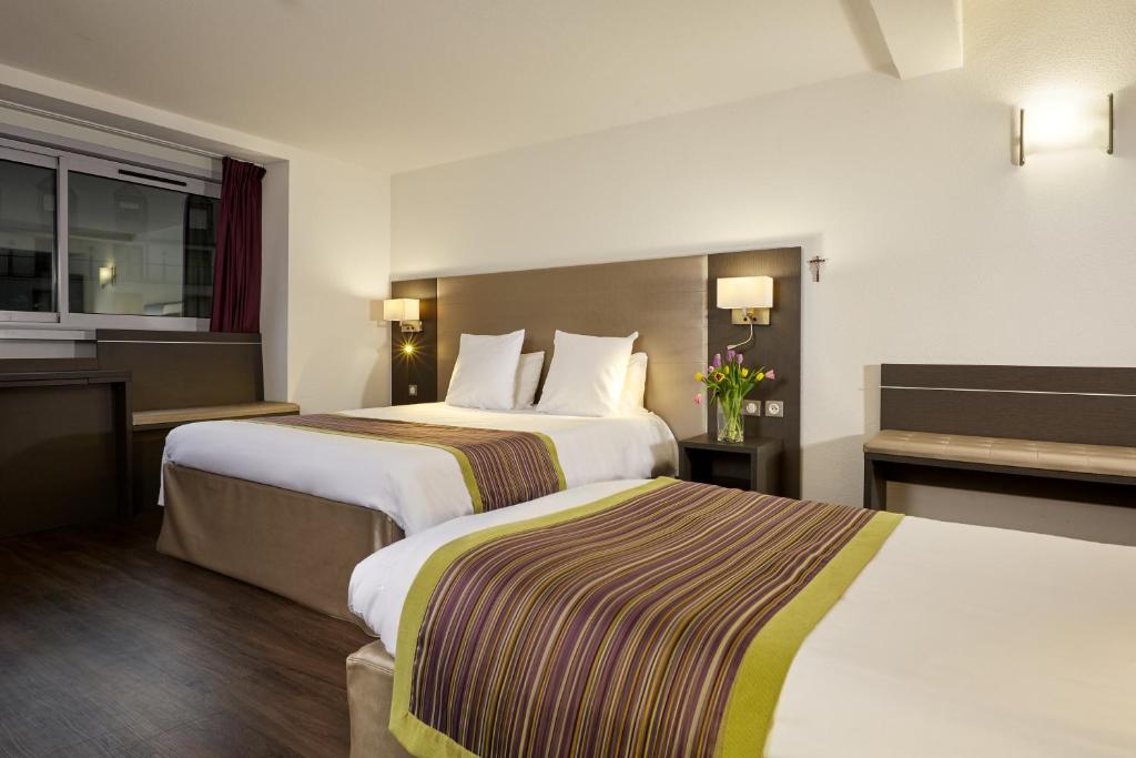 Postel nebo postele na pokoji v ubytování Hôtel Astrid