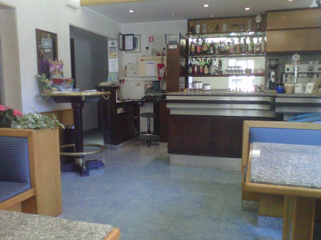 Lounge nebo bar v ubytování Albergo Aquila