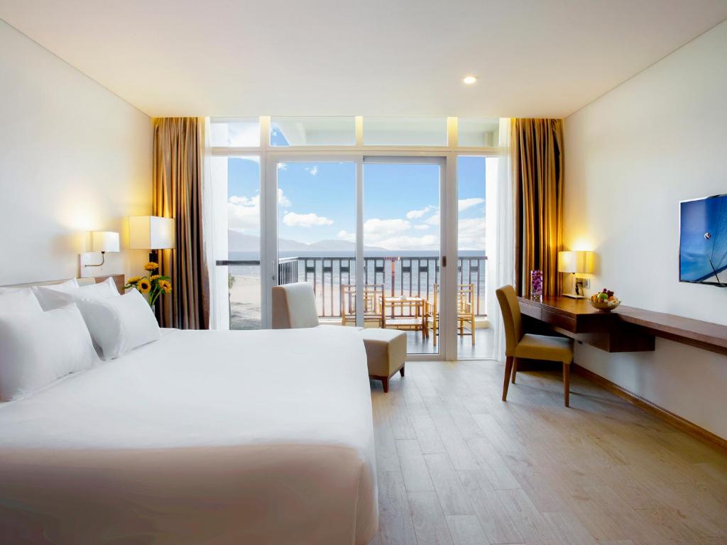 Premium Deluxe Double Room with Balcony - Ocean View