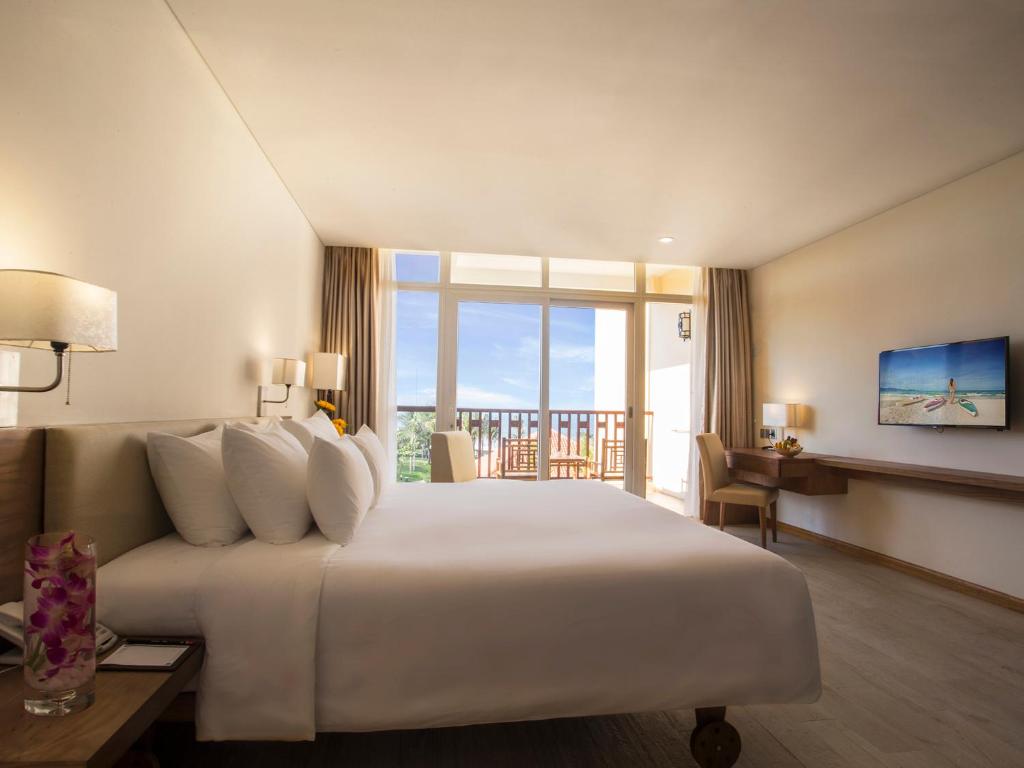 Premium Deluxe Double Room with Balcony - Garden View