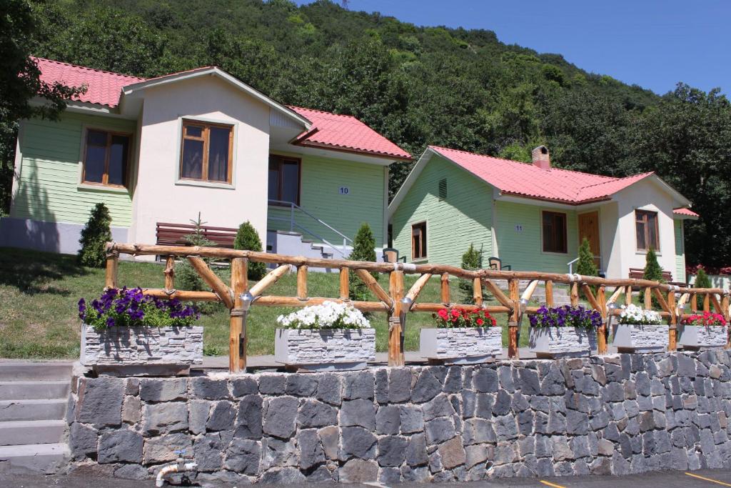 Nespecifikovaný výhled na hory nebo výhled na hory při pohledu z hotelu