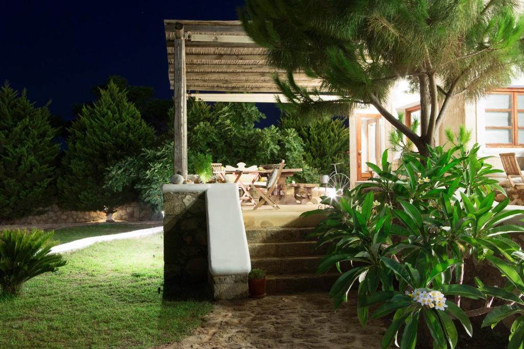 Zahrada ubytování Eight Dimensions Capari Suites Elafonisos