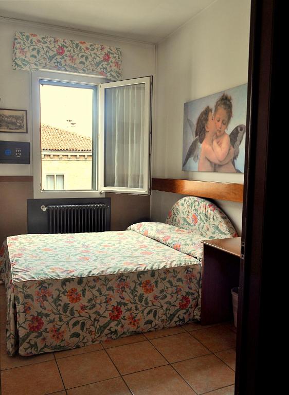 Postel nebo postele na pokoji v ubytování Hotel Roma