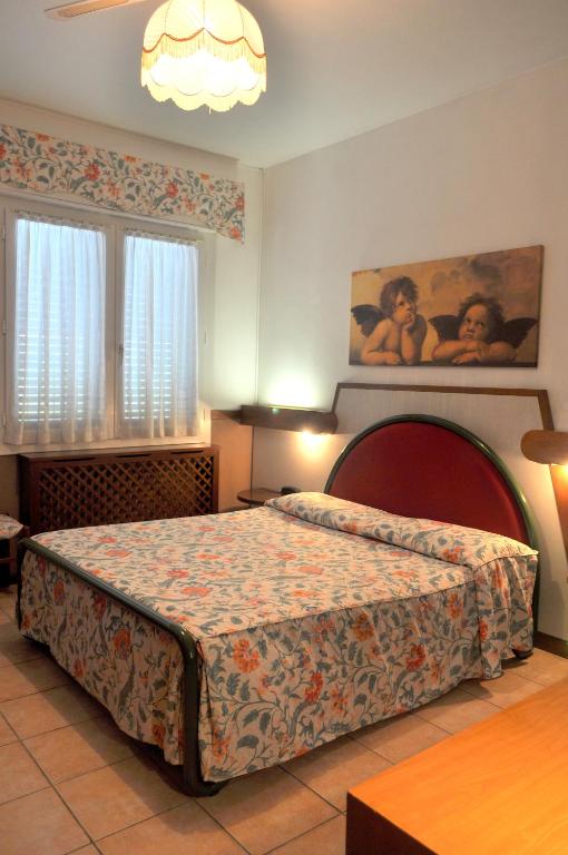 Postel nebo postele na pokoji v ubytování Hotel Roma