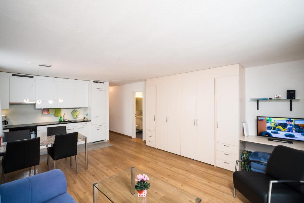 Kuchyň nebo kuchyňský kout v ubytování Apartment Kesch Chesa Quadrella