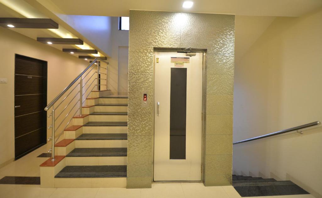 Fotografie z fotogalerie ubytování Hotel Radhe Krishna v destinaci Solapur