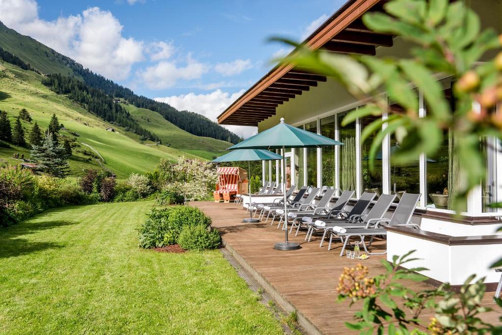 Nespecifikovaný výhled na hory nebo výhled na hory při pohledu z hotelu