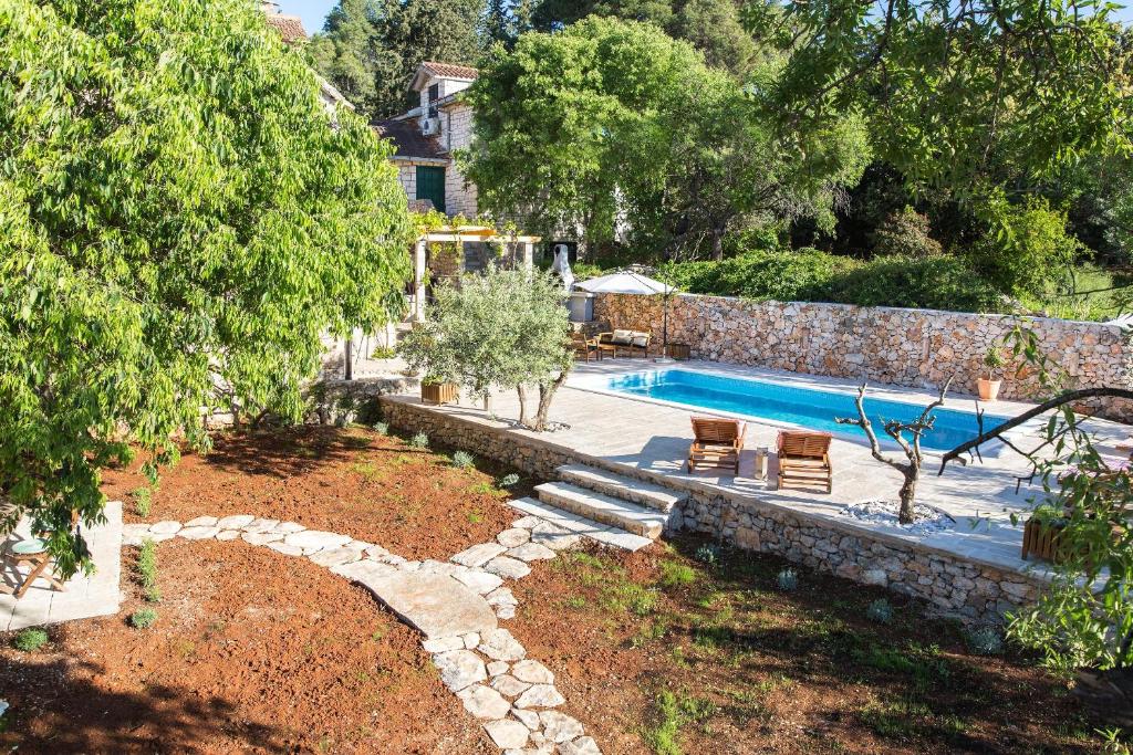 Bazén v ubytovaní Holiday Home Sumica alebo v jeho blízkosti