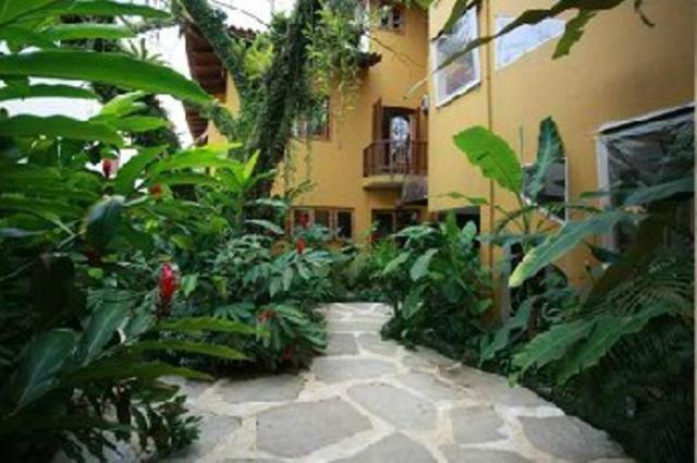 Um jardim em Pousada Moryba