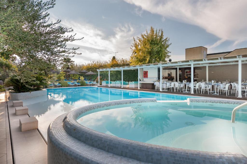 Olivi Hotel & Natural Spaの敷地内または近くにあるプール