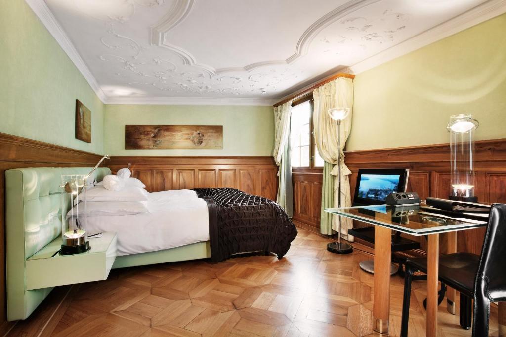 Postel nebo postele na pokoji v ubytování Widder Hotel - Zurichs Luxury Hideaway
