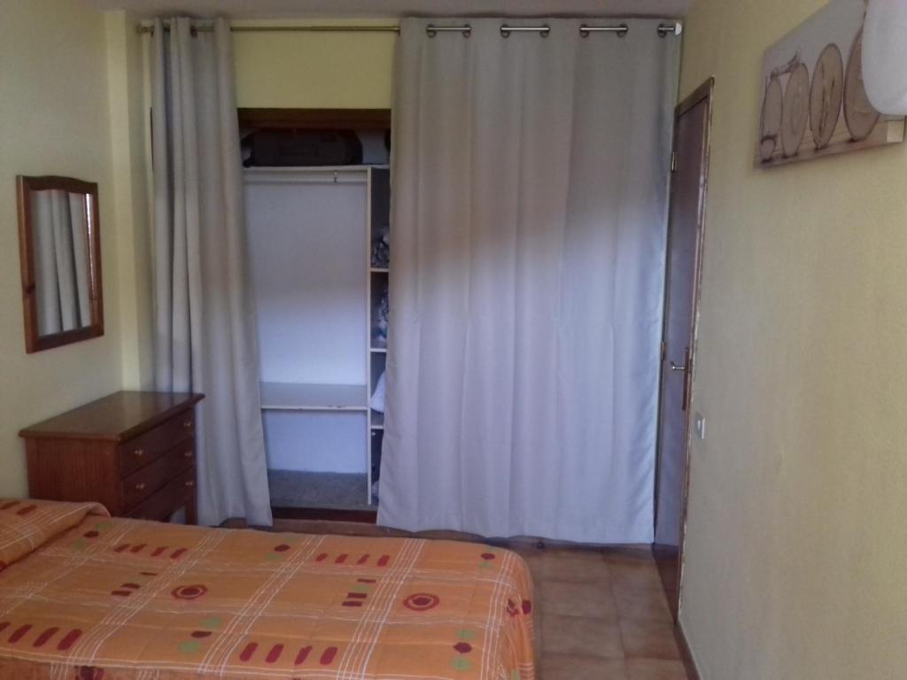 A bed or beds in a room at Torres del Sol Sea View Apartment