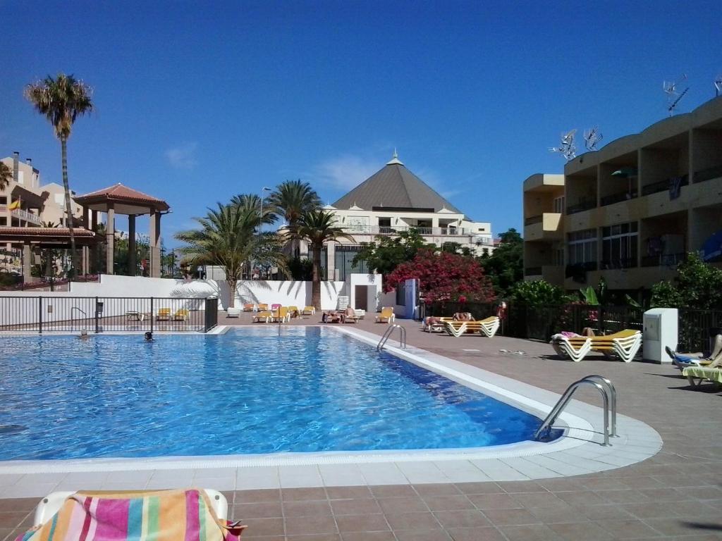 The swimming pool at or close to Torres del Sol Sea View Apartment