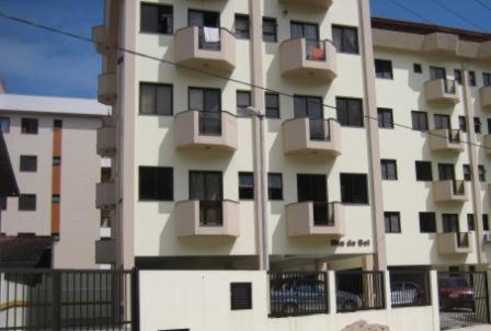 a tall building with balconies on the side of it at Apartamento em Ubatuba próximo a praia! in Ubatuba