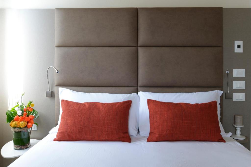 Postel nebo postele na pokoji v ubytování Leone Hotel