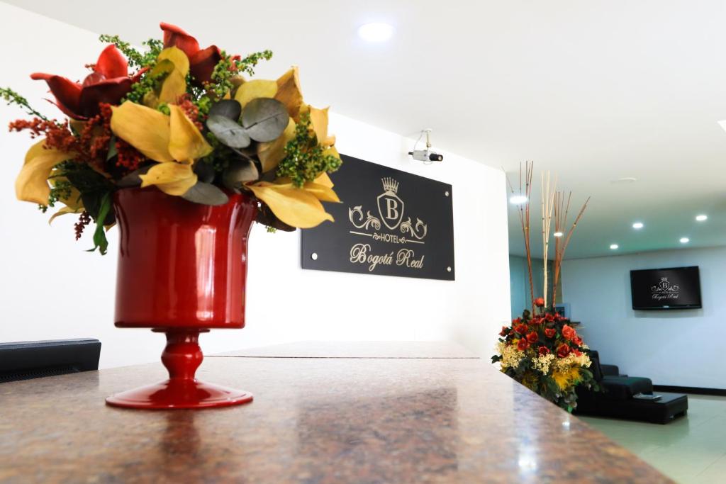 TV a/nebo společenská místnost v ubytování Hotel Bogotá Real