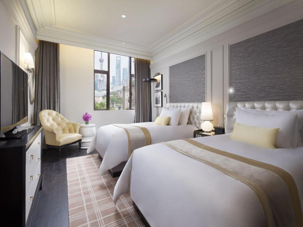 Postel nebo postele na pokoji v ubytování Golden Tulip New Asia Hotel The Bund Shanghai