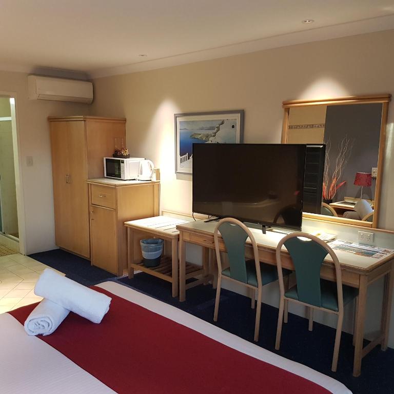 TV a/nebo společenská místnost v ubytování Chelsea Motor Inn