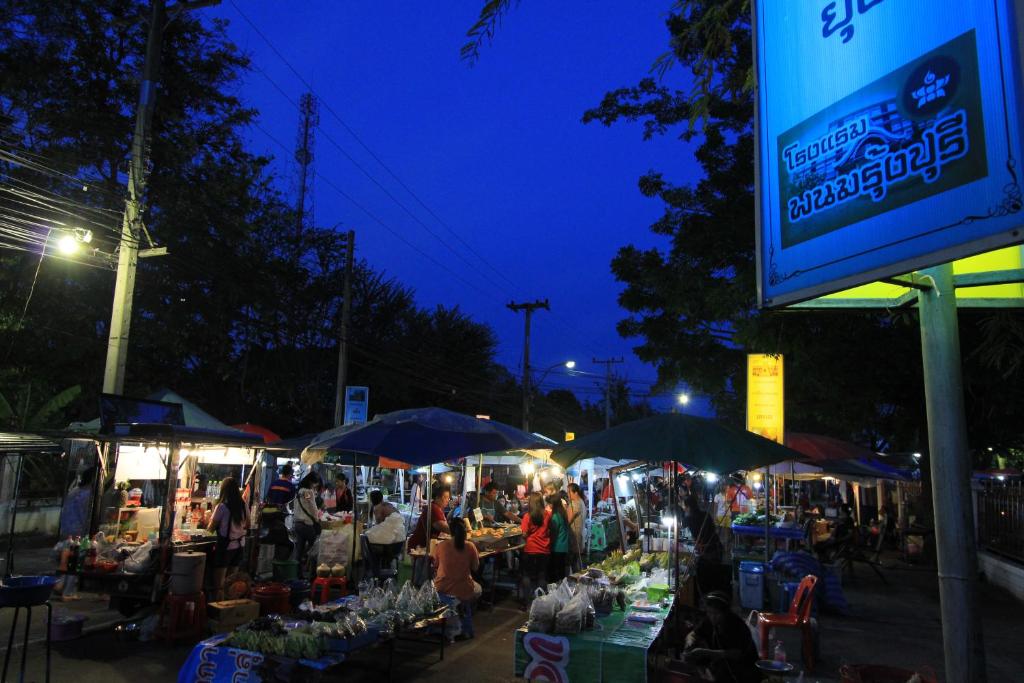 Hosté ubytování โรงแรมนางรอง