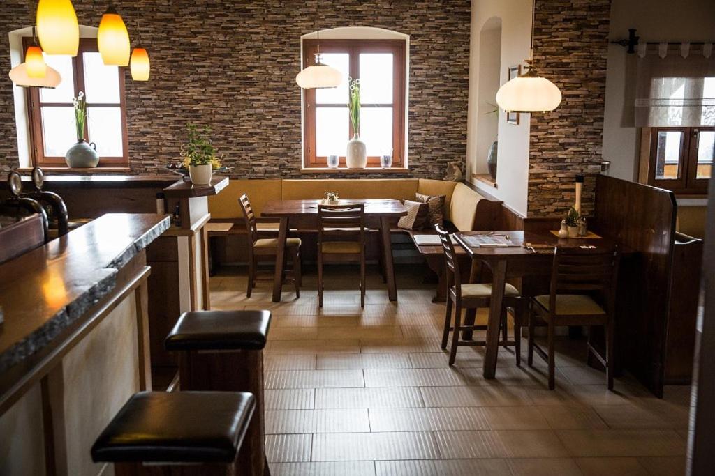 A restaurant or other place to eat at Wohlmuth-Lückl