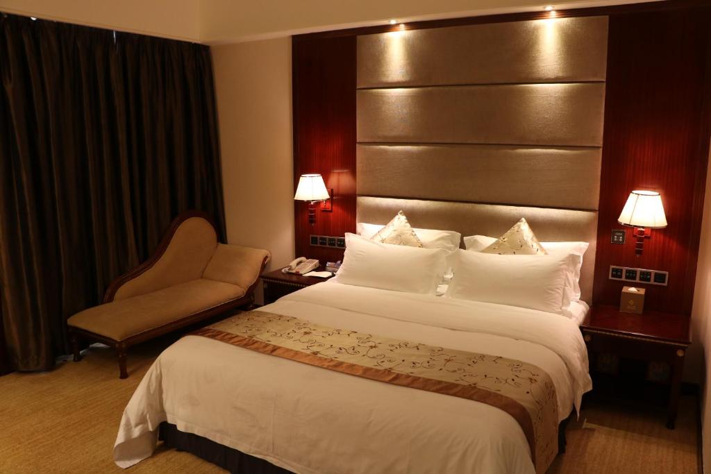 Postel nebo postele na pokoji v ubytování Rongjiang Hotel
