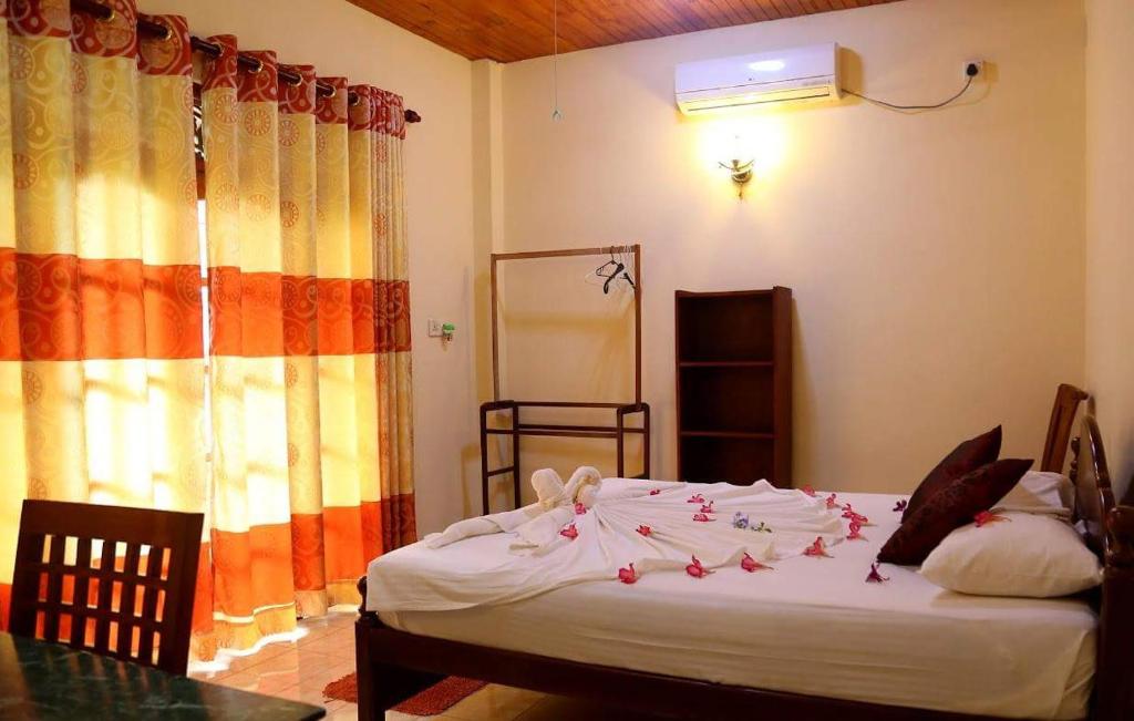 Cama o camas de una habitación en Serenity Villa Hikkaduwa