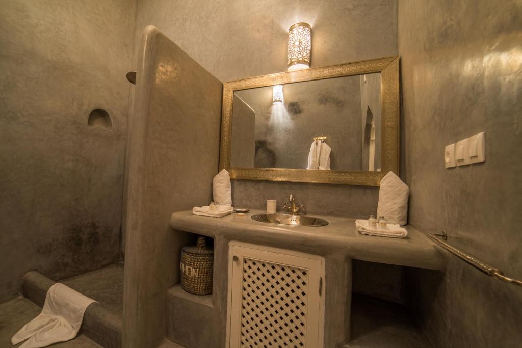 Koupelna v ubytování Riad Palais Blanc & Spa