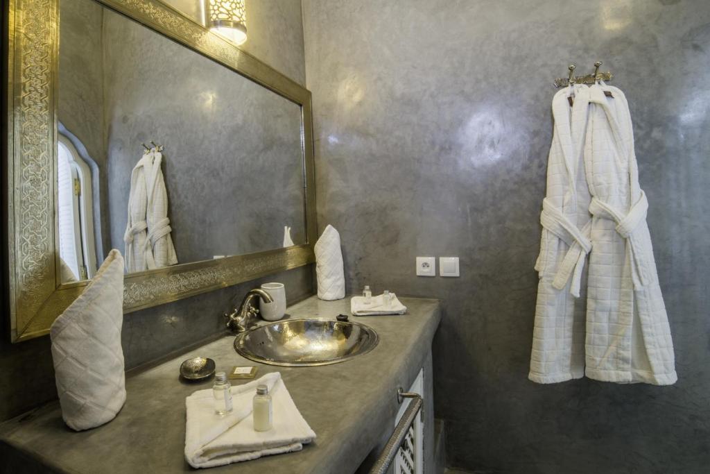 Koupelna v ubytování Riad Palais Blanc & Spa