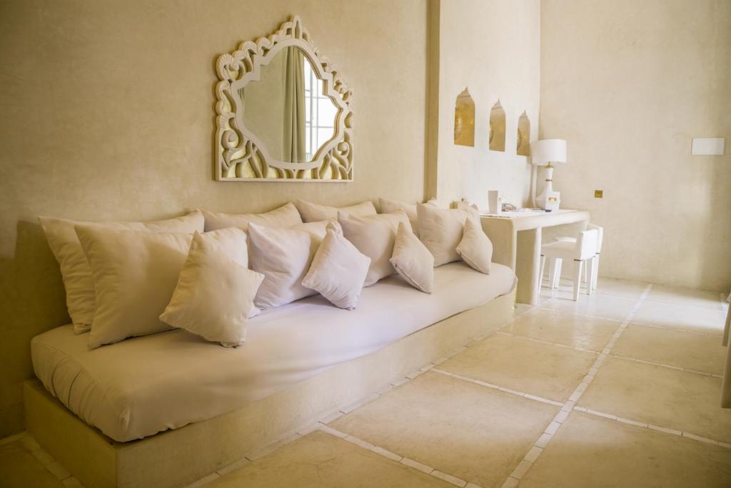 Posezení v ubytování Riad Palais Blanc & Spa