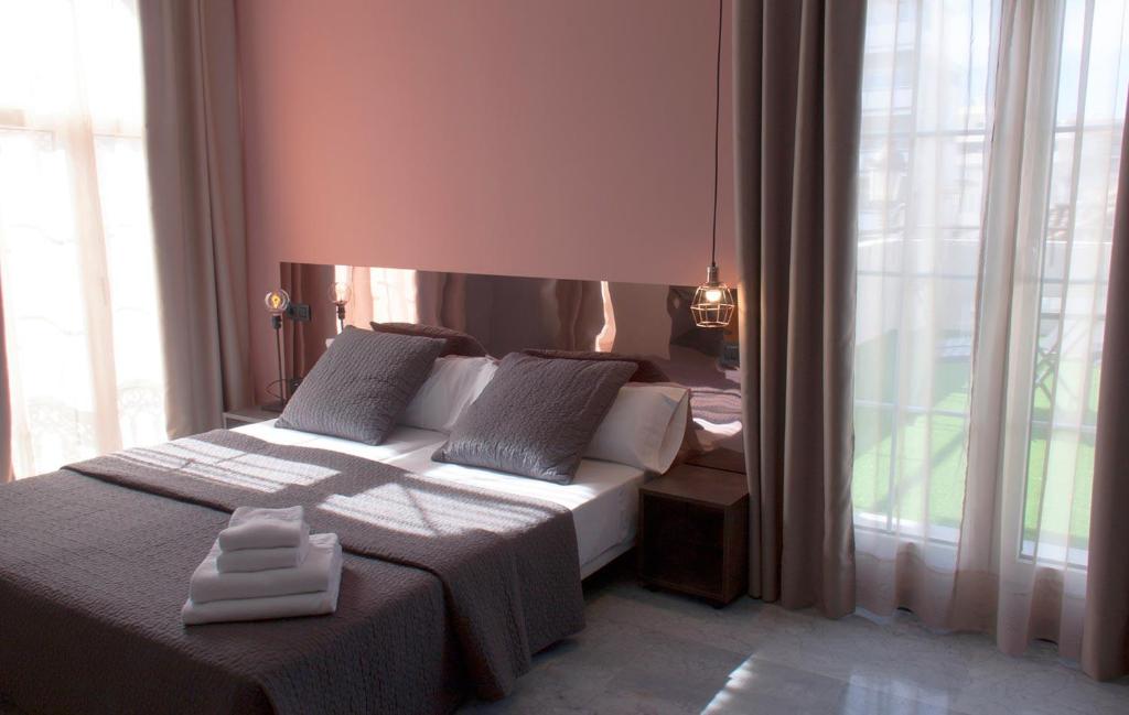 Posteľ alebo postele v izbe v ubytovaní Apartamentos NONO by Charming Stay