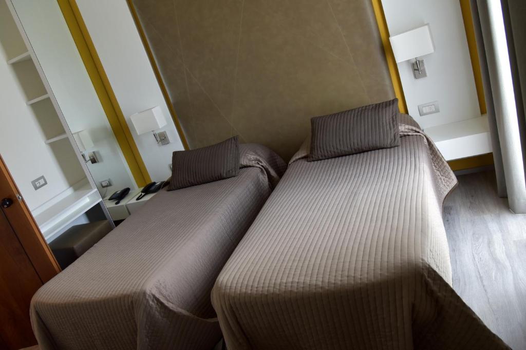 Een bed of bedden in een kamer bij Hotel Giulietta Romeo