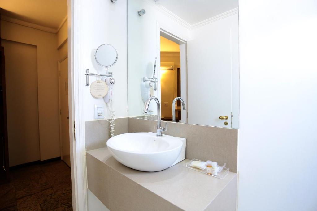  Oasis Plaza Hotel