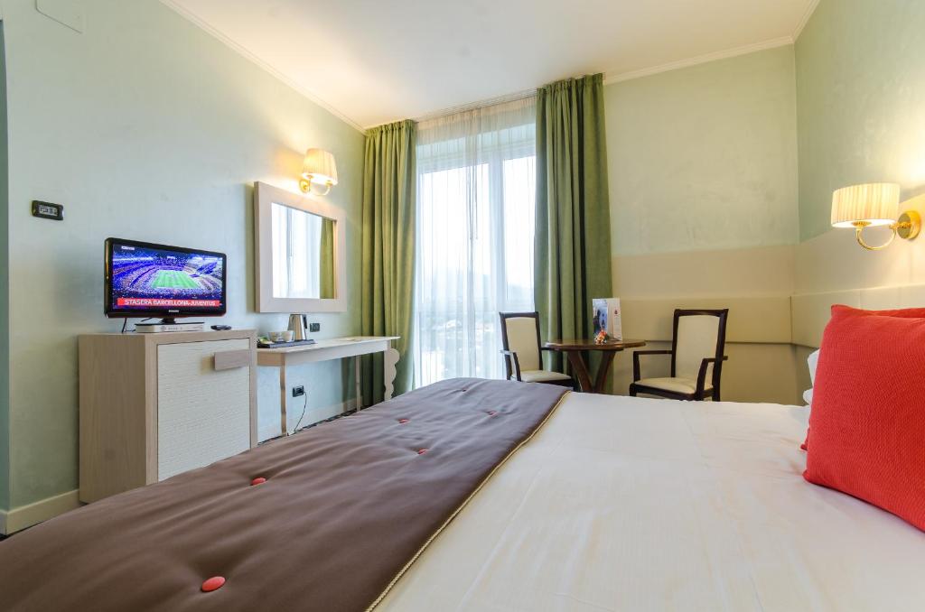 Postel nebo postele na pokoji v ubytování Hotel Ovidius